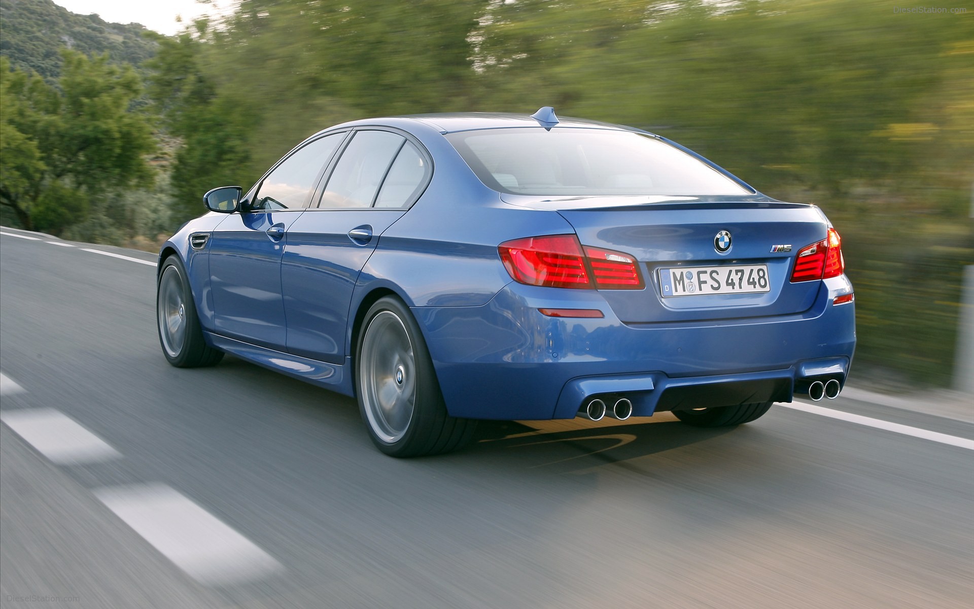 BMW M5 Saloon 2012