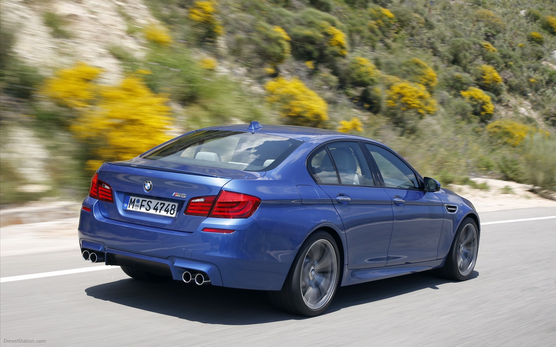 BMW M5 Saloon 2012