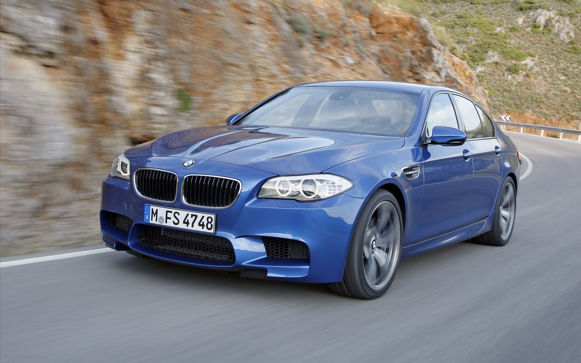 BMW M5 Saloon 2012