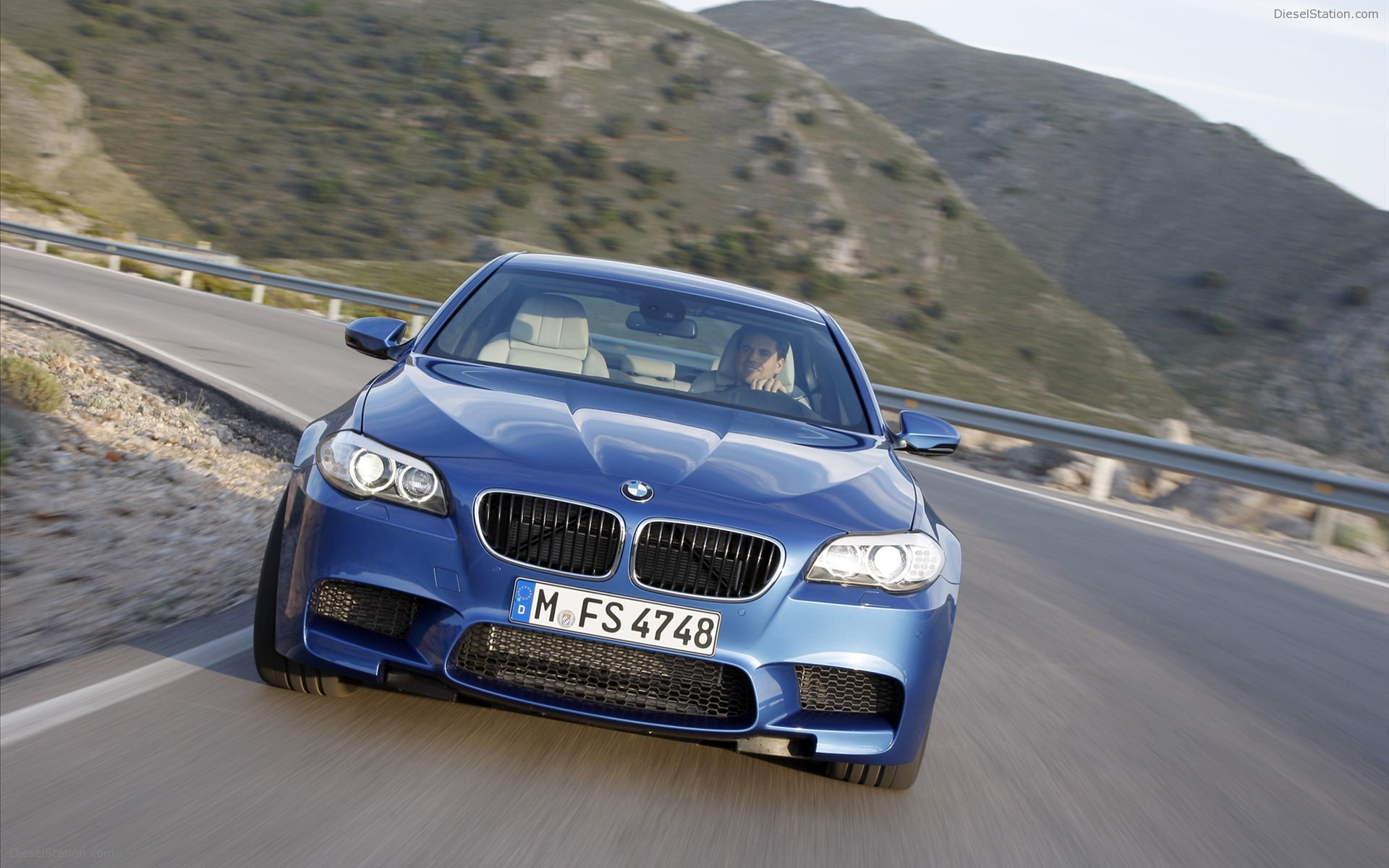 BMW M5 Saloon 2012