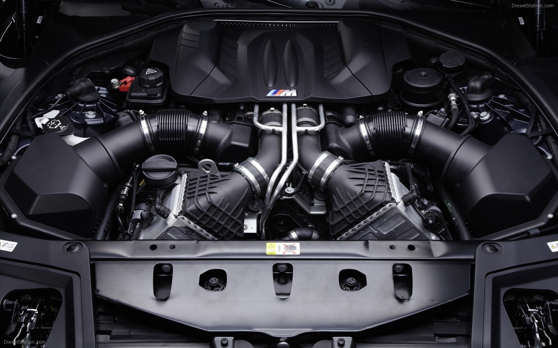 BMW M5 Saloon 2012