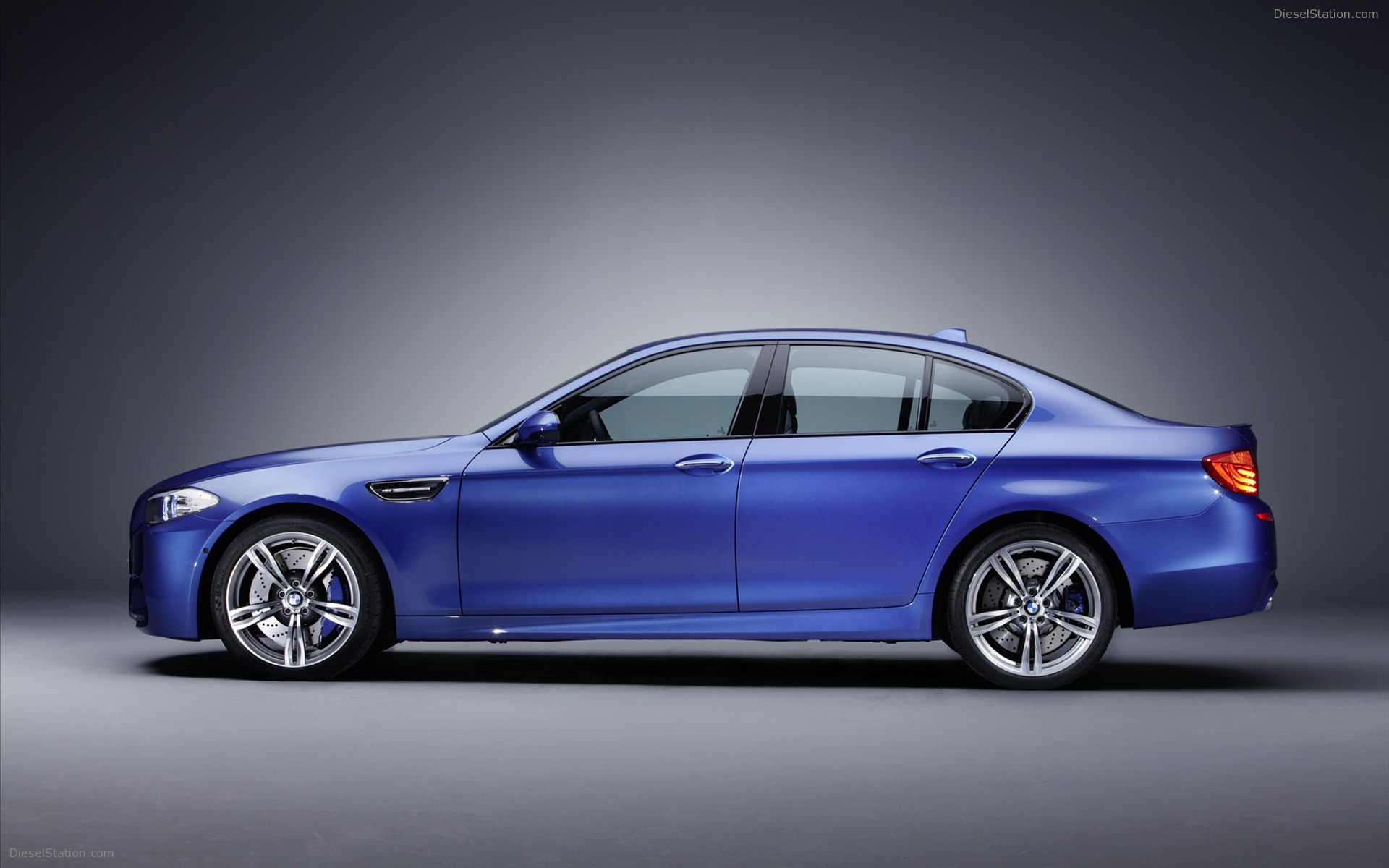 BMW M5 Saloon 2012