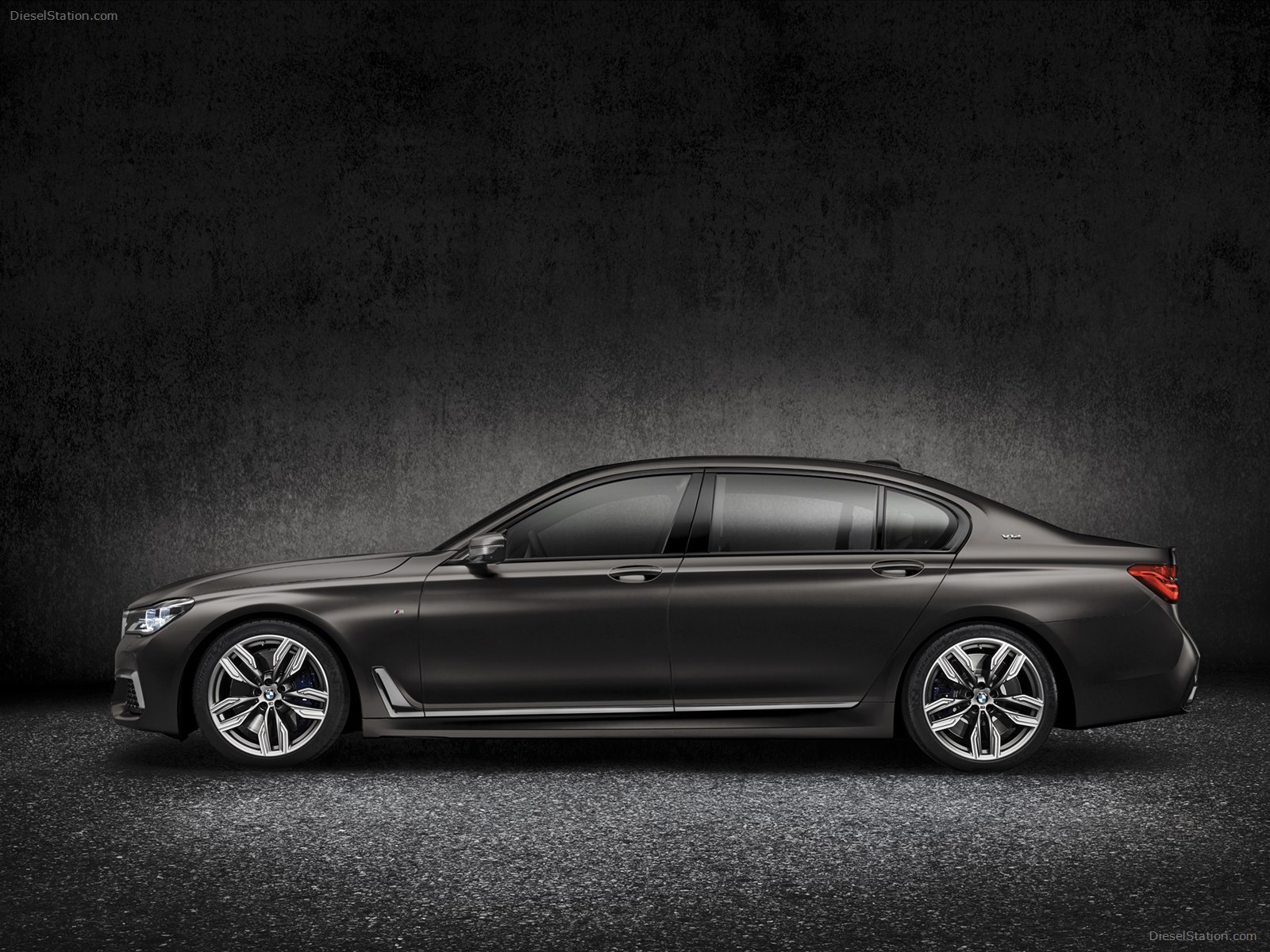 BMW M760Li xDrive 2017