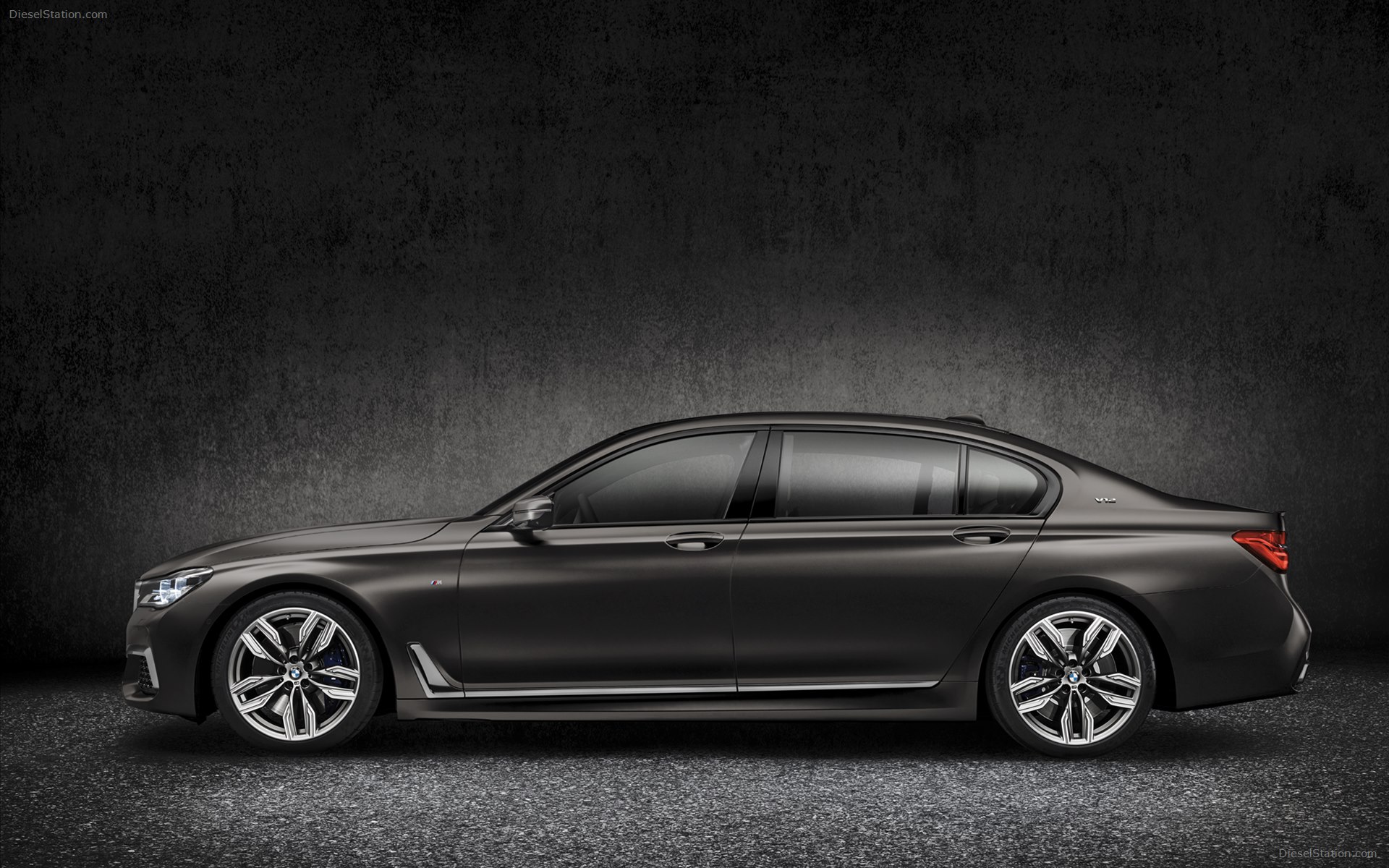 BMW M760Li xDrive 2017