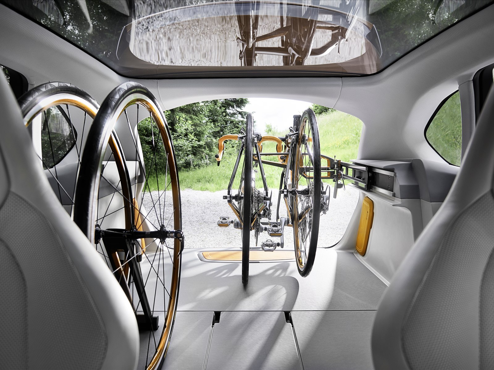 BMW Active Tourer Outdoor Concept 2013