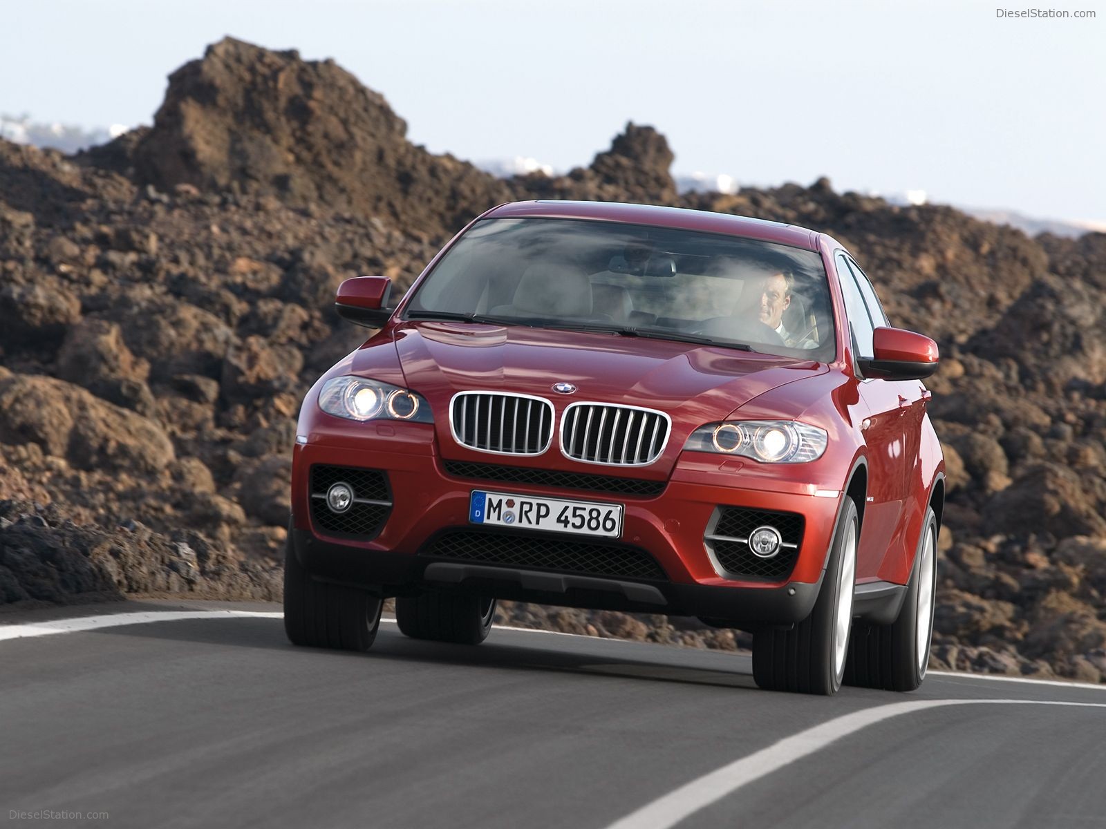 BMW X6 xDrive35i and X6 xDrive50i