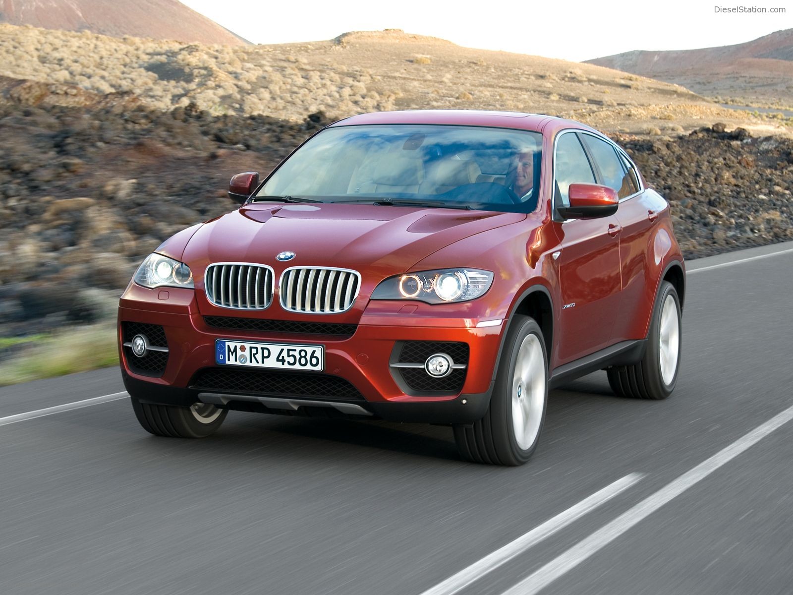 BMW X6 xDrive35i and X6 xDrive50i
