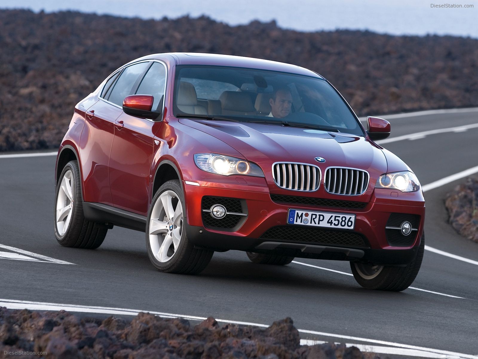 BMW X6 xDrive35i and X6 xDrive50i