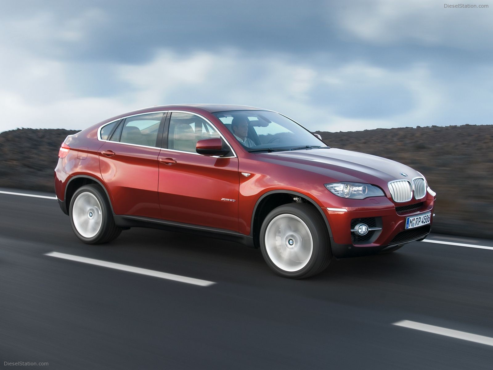 BMW X6 xDrive35i and X6 xDrive50i