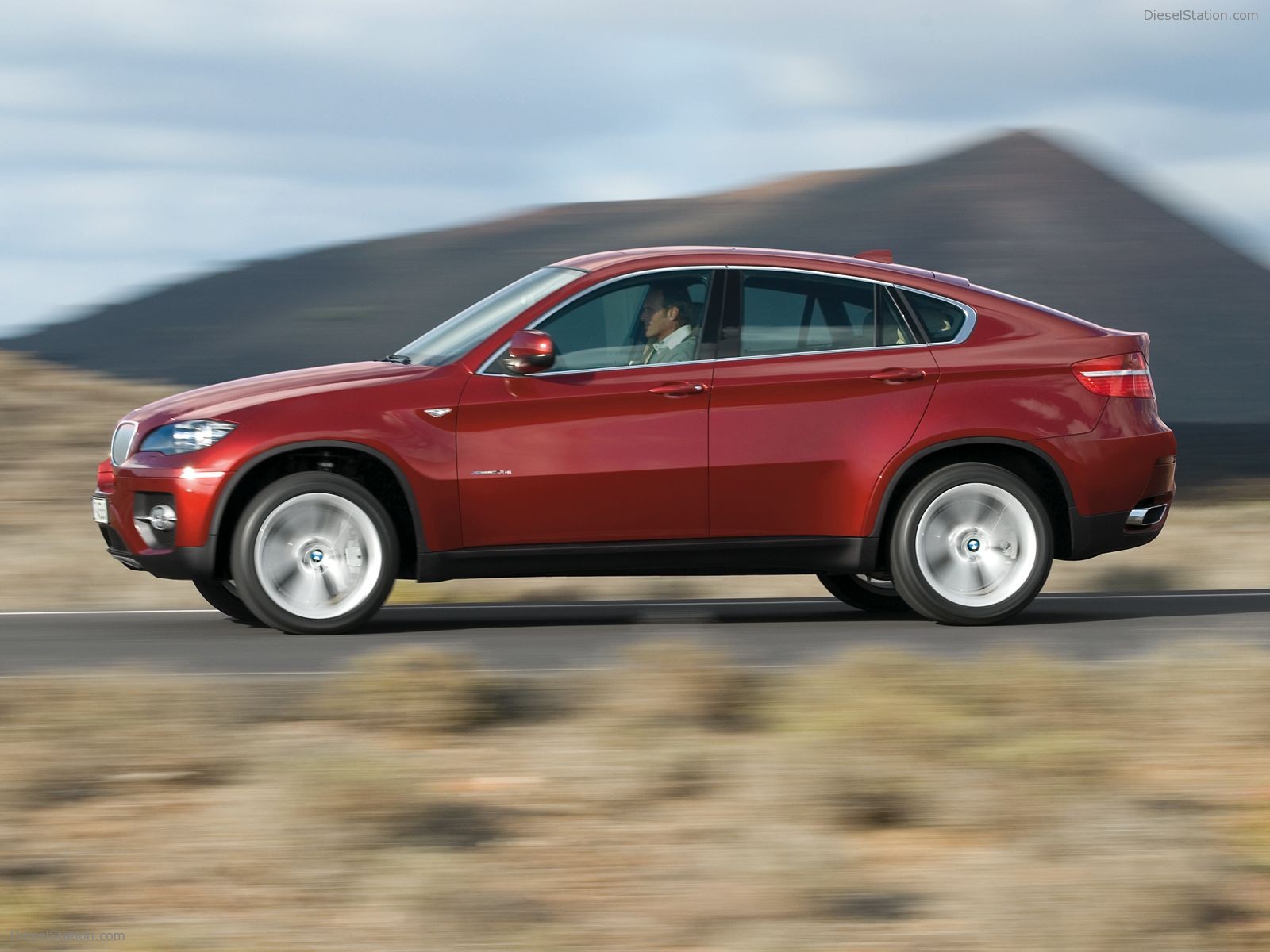 BMW X6 xDrive35i and X6 xDrive50i