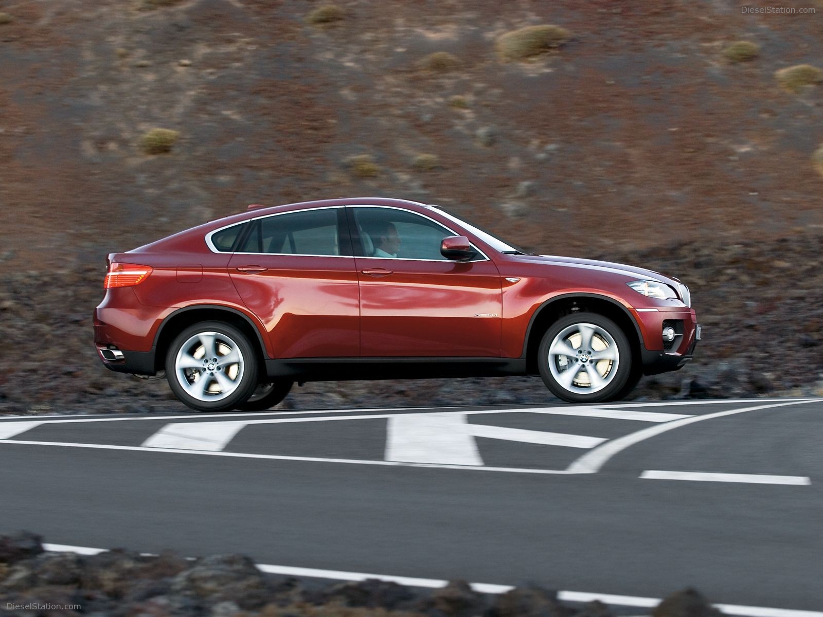 BMW X6 xDrive35i and X6 xDrive50i