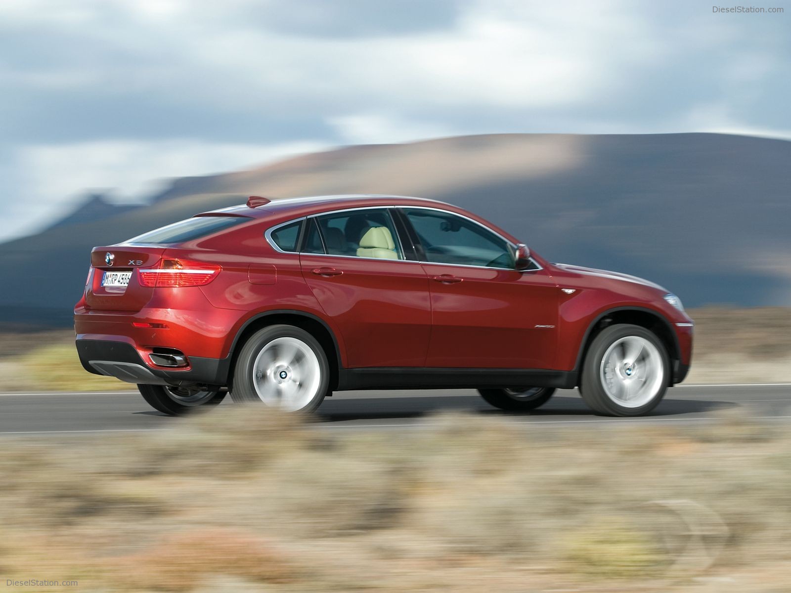 BMW X6 xDrive35i and X6 xDrive50i