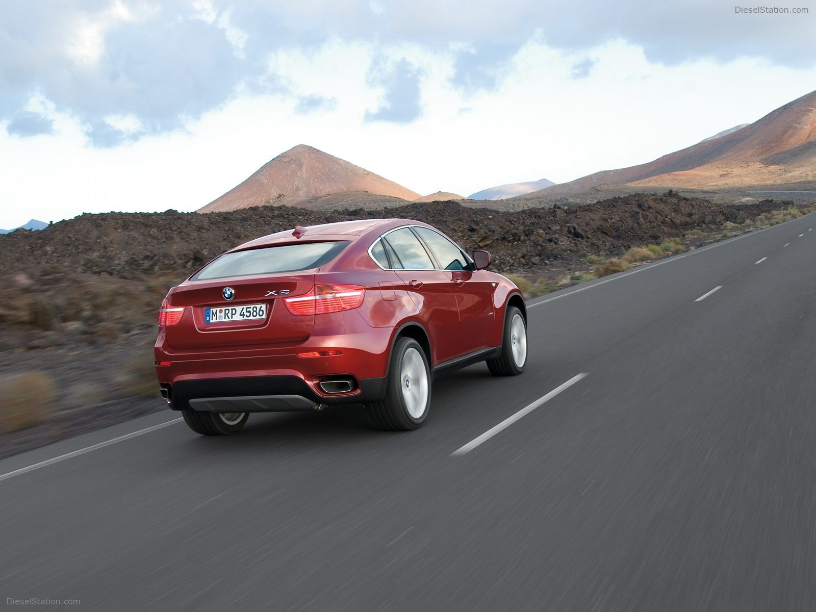 BMW X6 xDrive35i and X6 xDrive50i