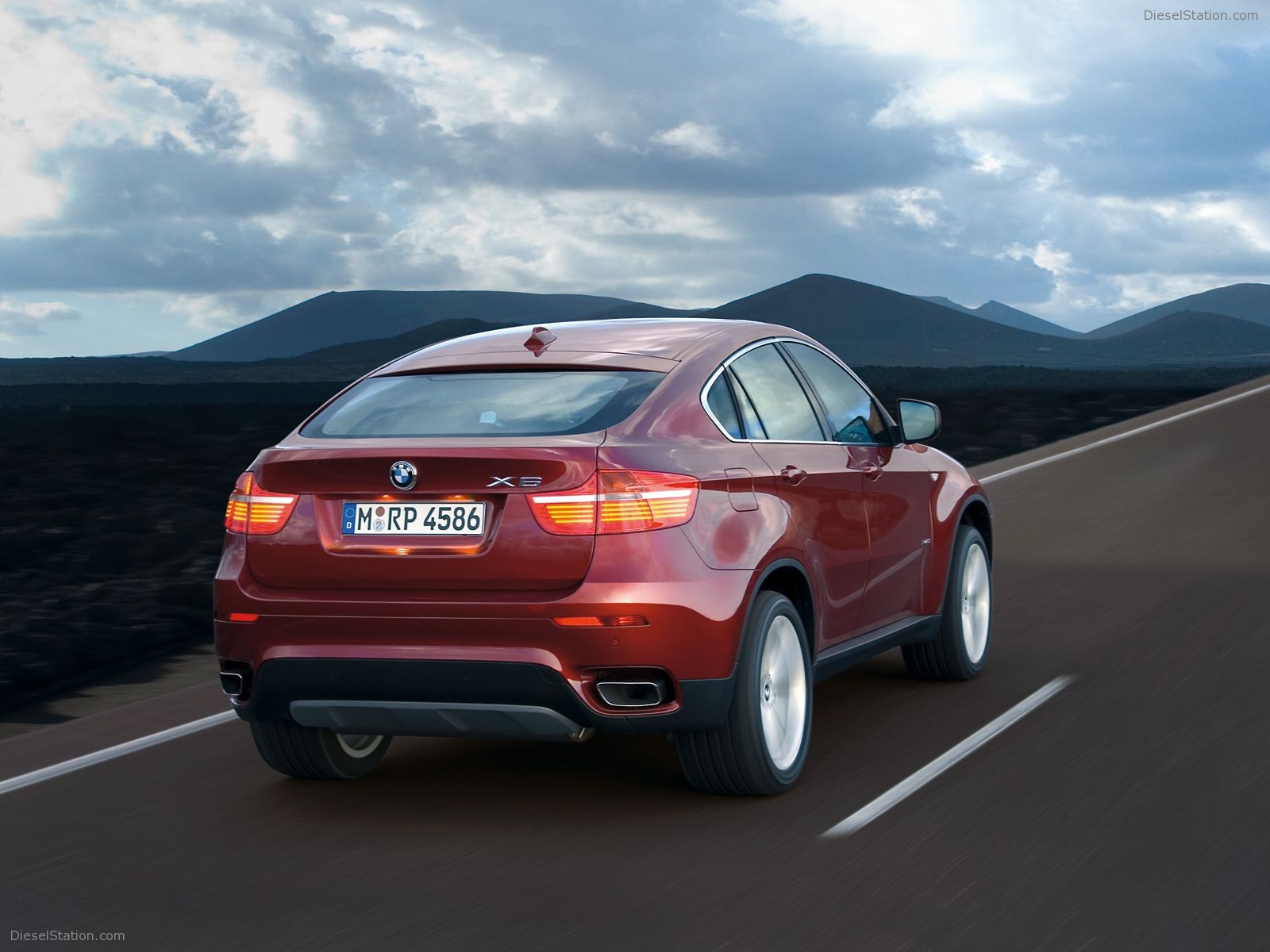 BMW X6 xDrive35i and X6 xDrive50i
