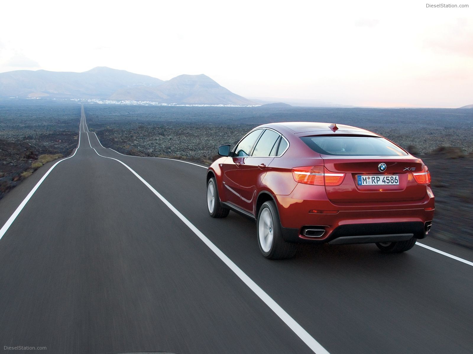 BMW X6 xDrive35i and X6 xDrive50i