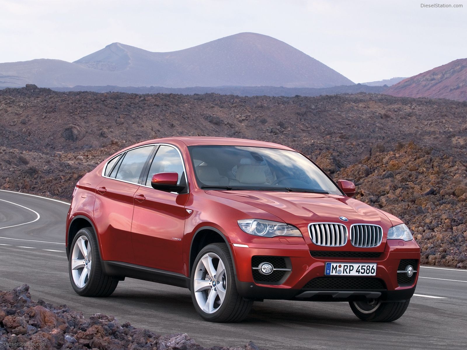 BMW X6 xDrive35i and X6 xDrive50i