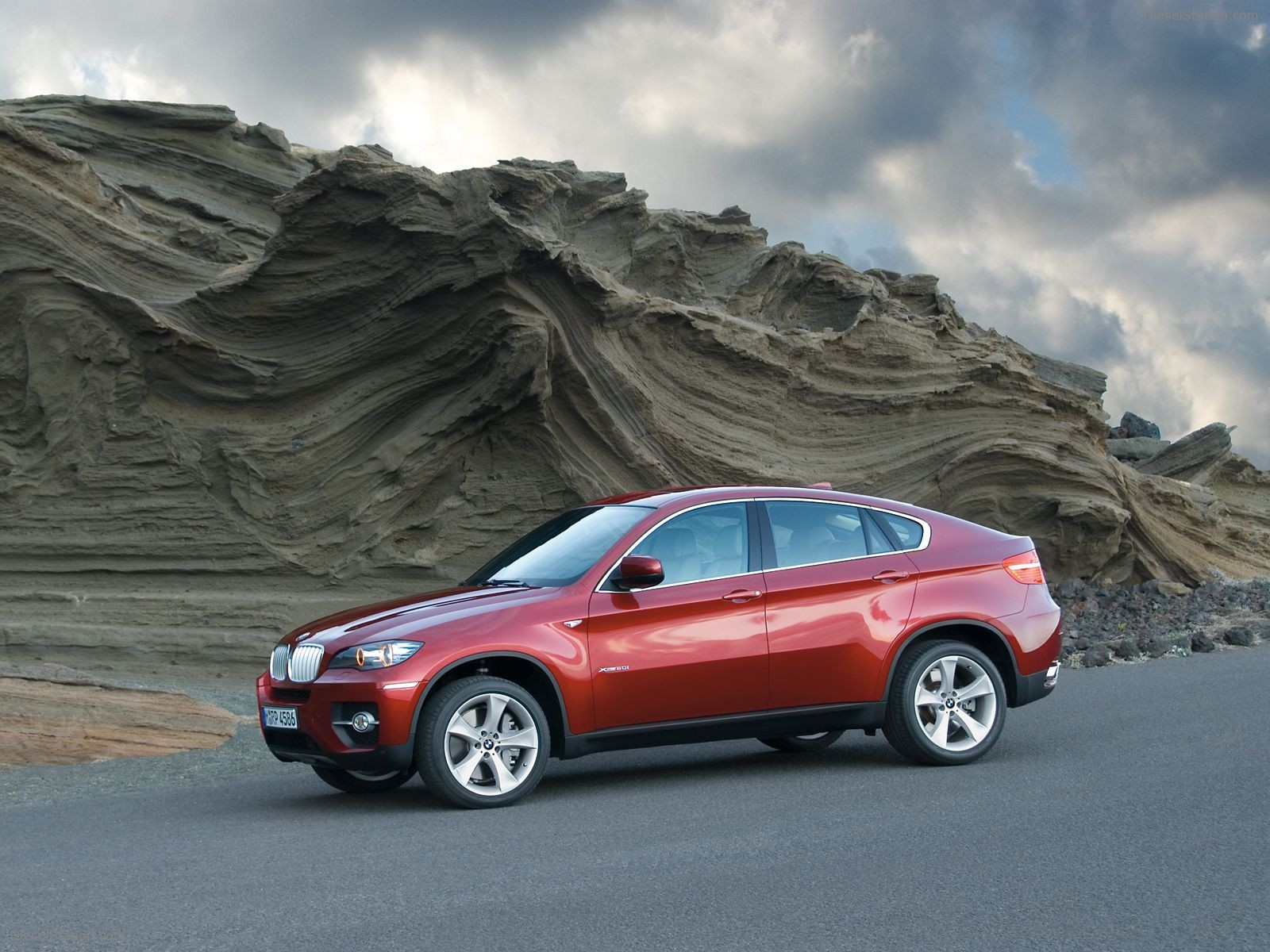 BMW X6 xDrive35i and X6 xDrive50i