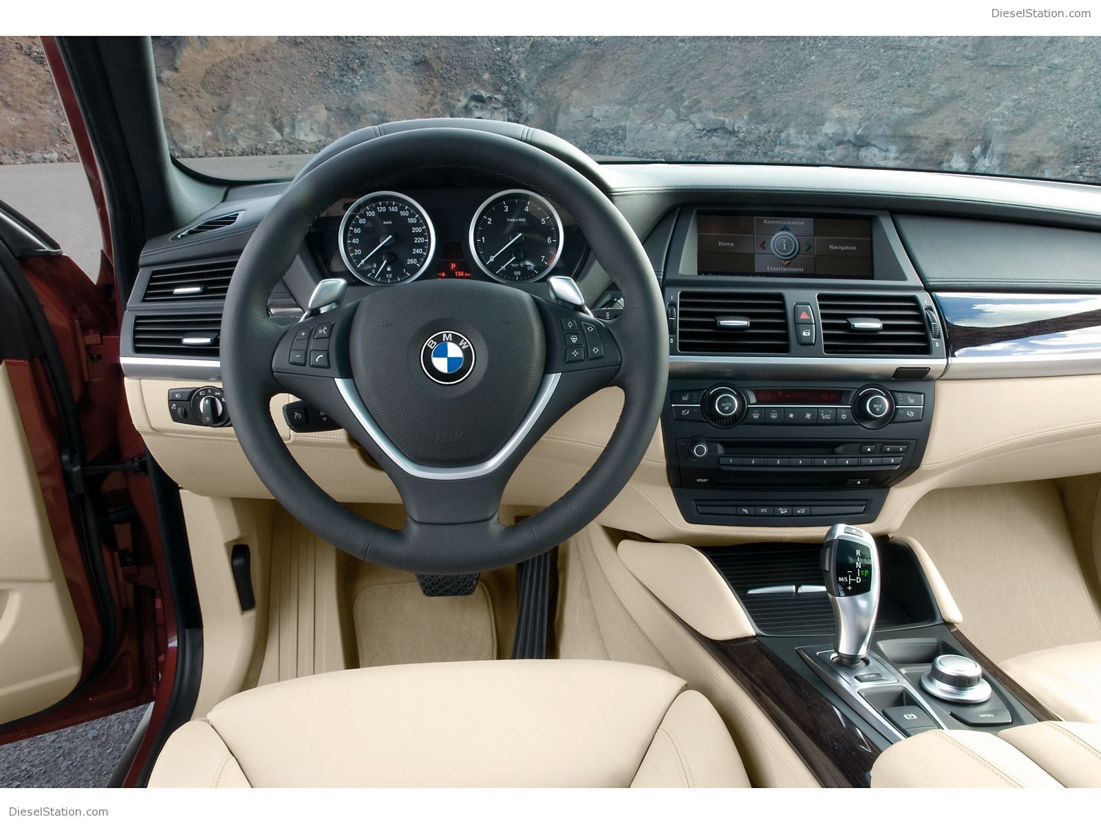 BMW X6 xDrive35i and X6 xDrive50i