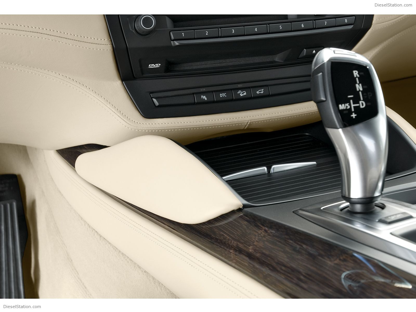 BMW X6 xDrive35i and X6 xDrive50i