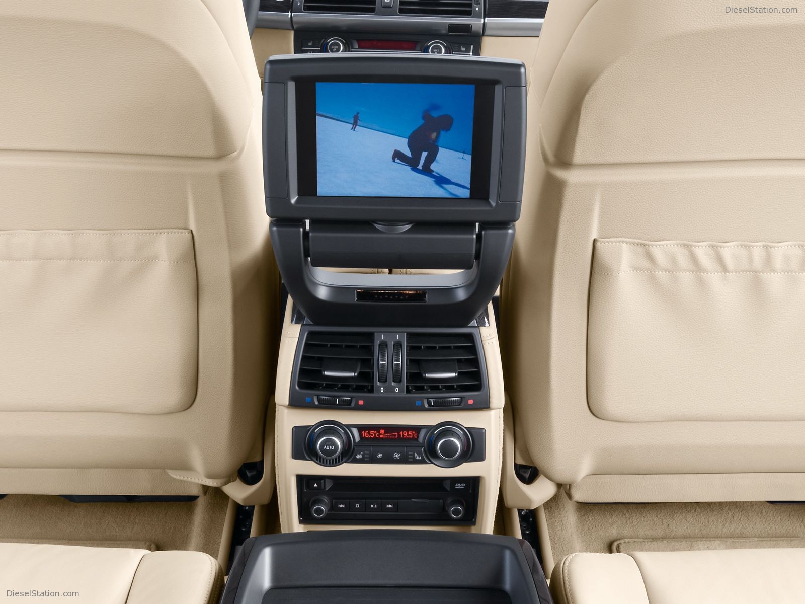 BMW X6 xDrive35i and X6 xDrive50i