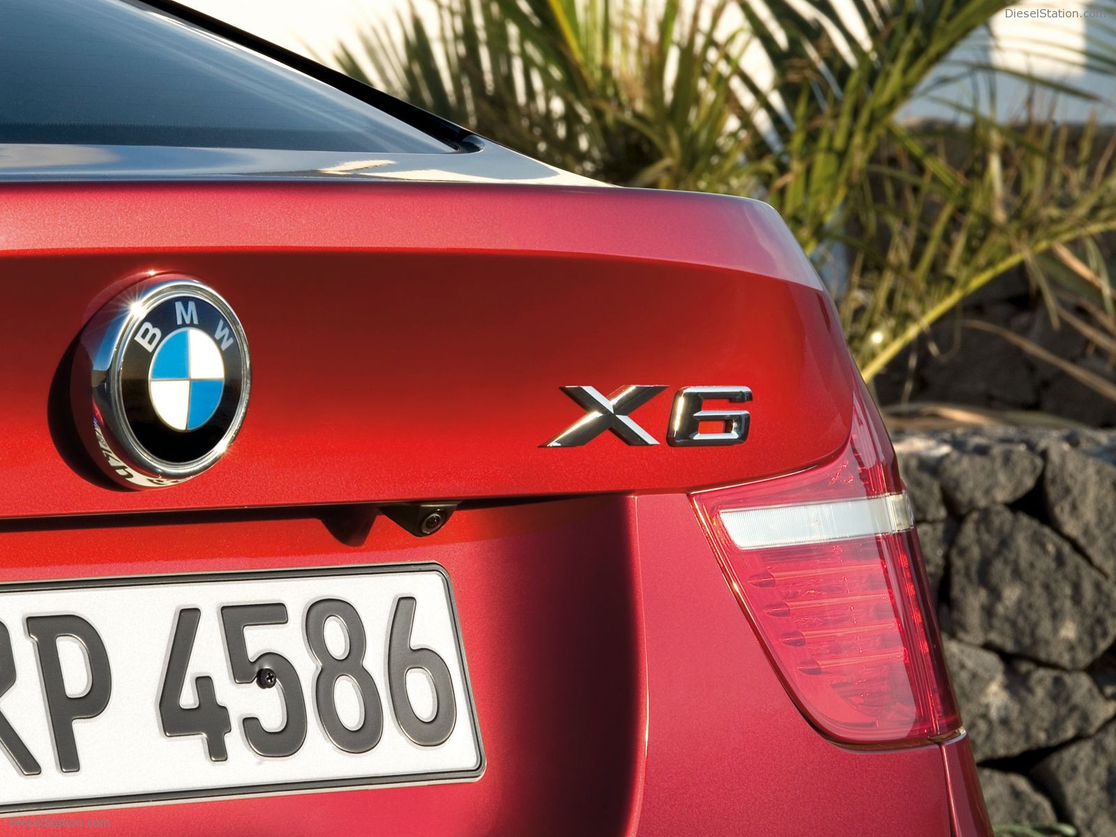 BMW X6 xDrive35i and X6 xDrive50i