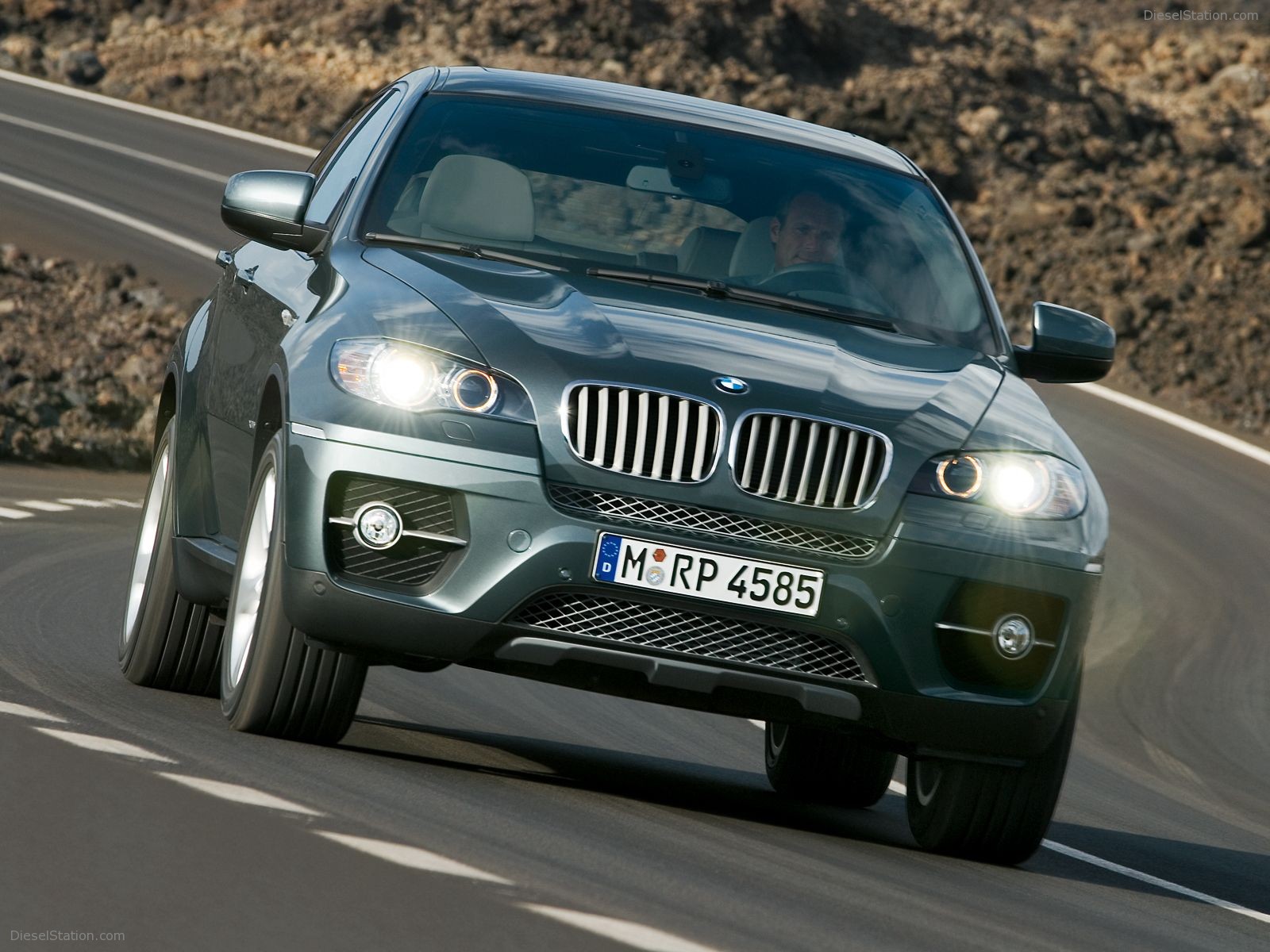 BMW X6 xDrive35i and X6 xDrive50i