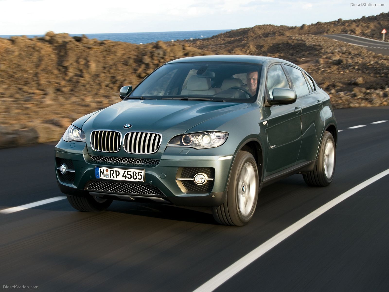 BMW X6 xDrive35i and X6 xDrive50i