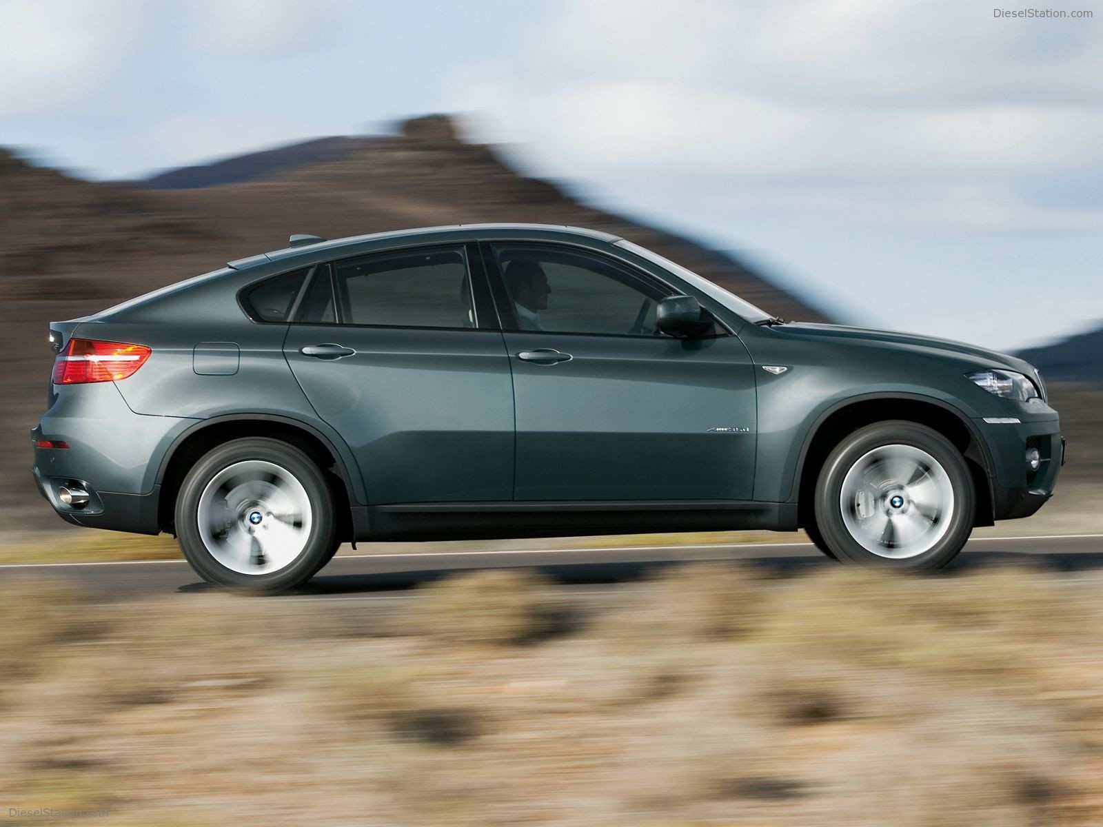 BMW X6 xDrive35i and X6 xDrive50i