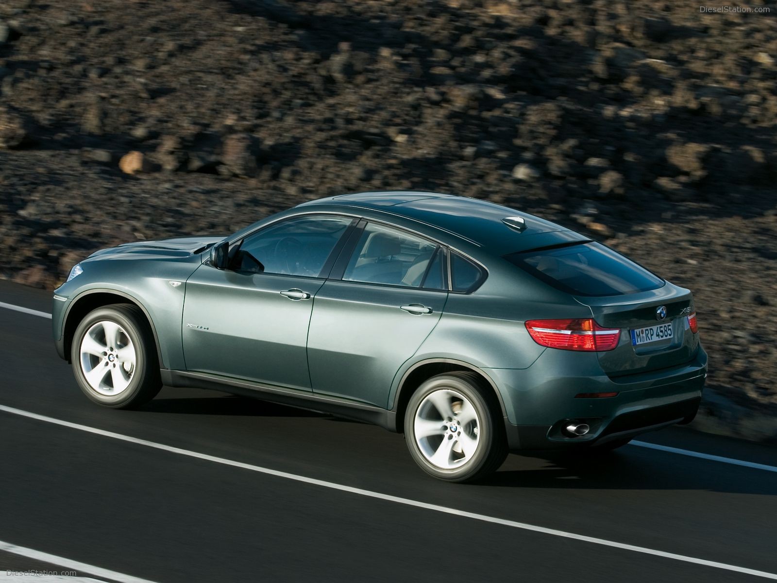 BMW X6 xDrive35i and X6 xDrive50i