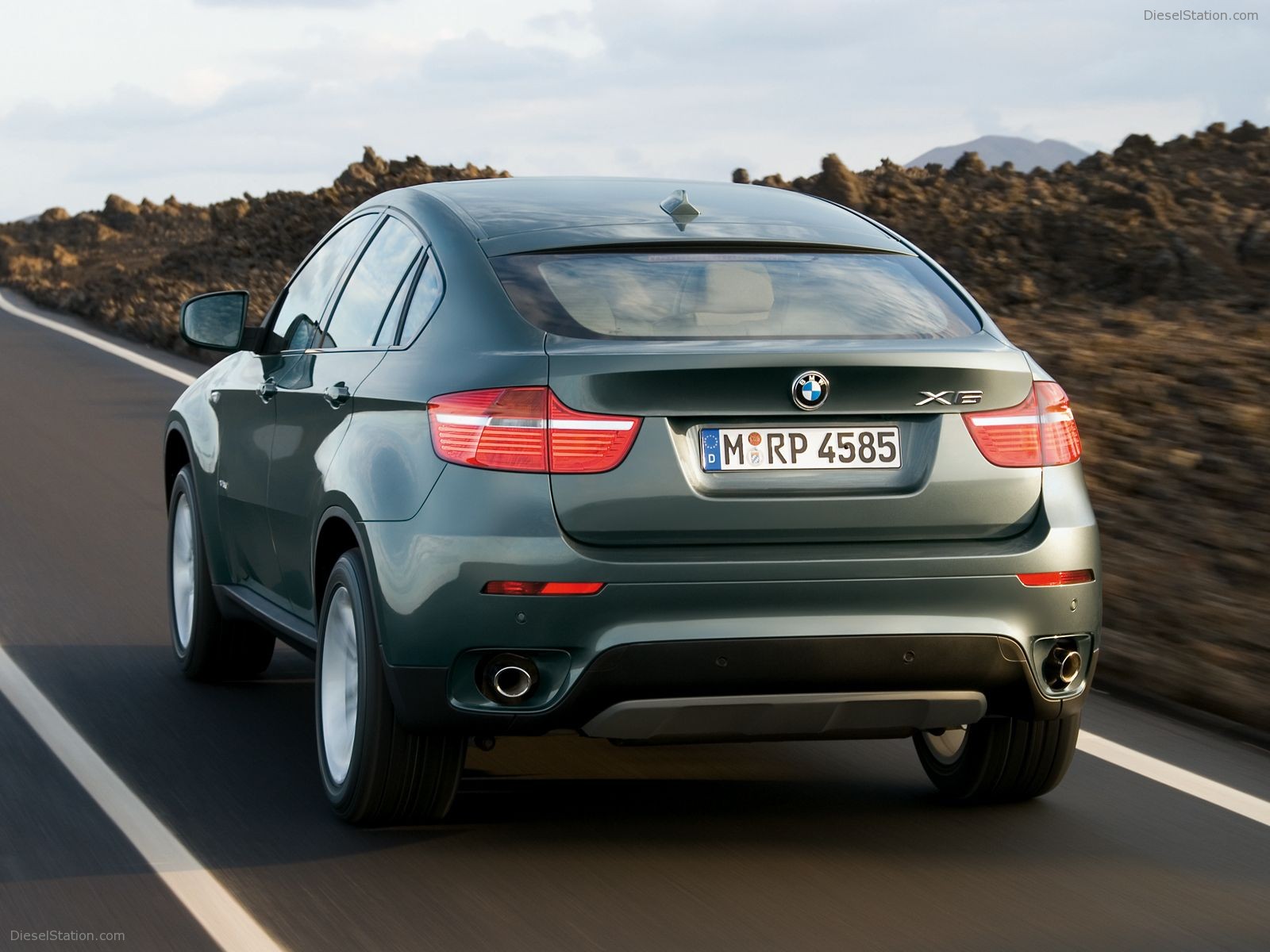 BMW X6 xDrive35i and X6 xDrive50i