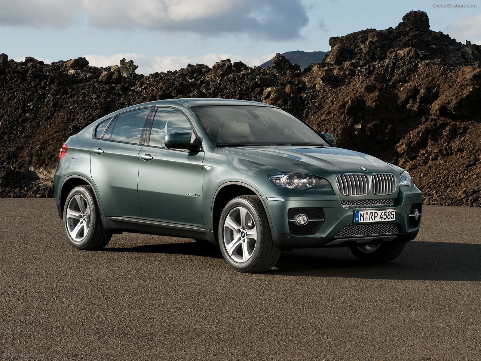 BMW X6 xDrive35i and X6 xDrive50i