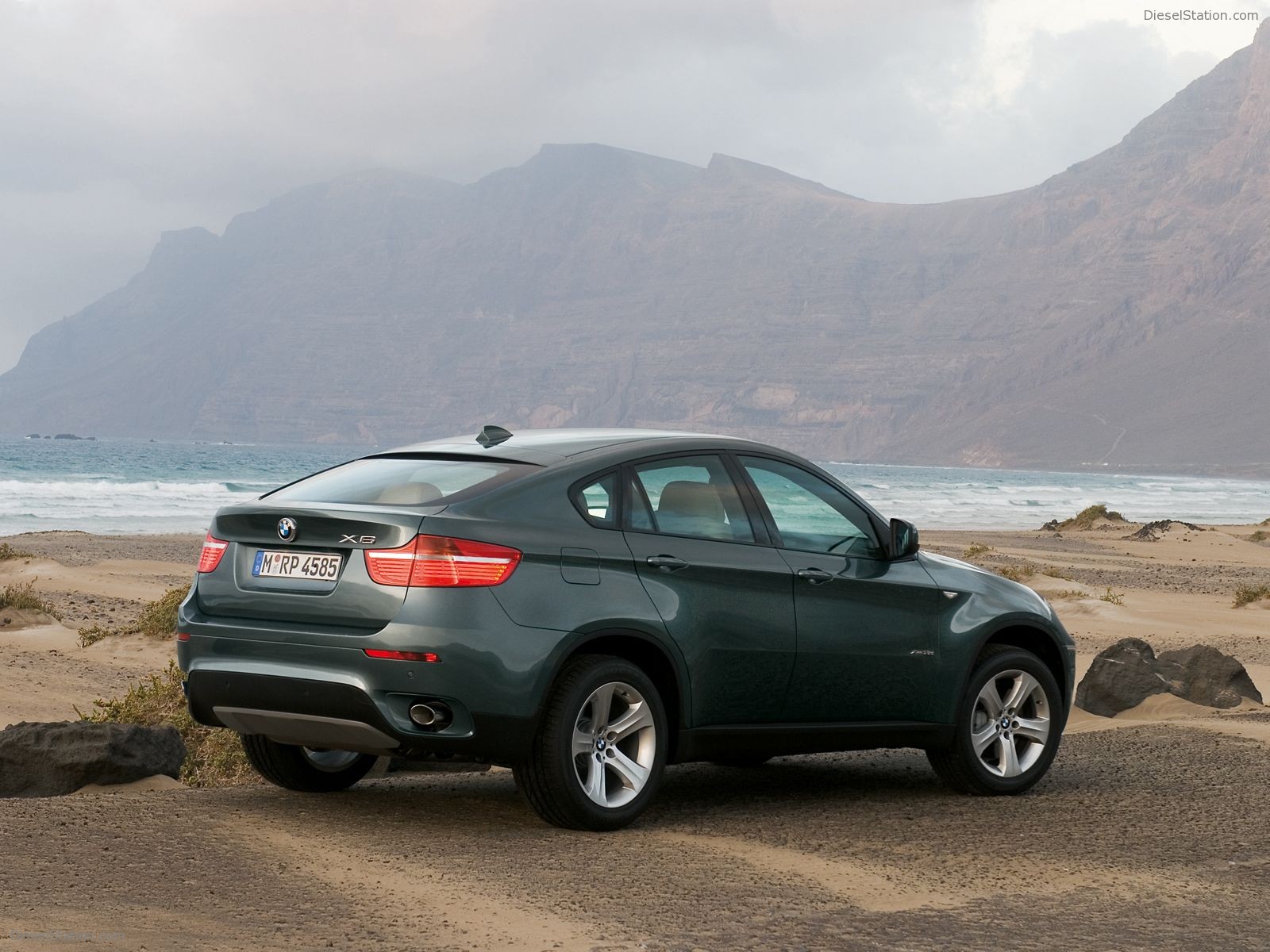 BMW X6 xDrive35i and X6 xDrive50i