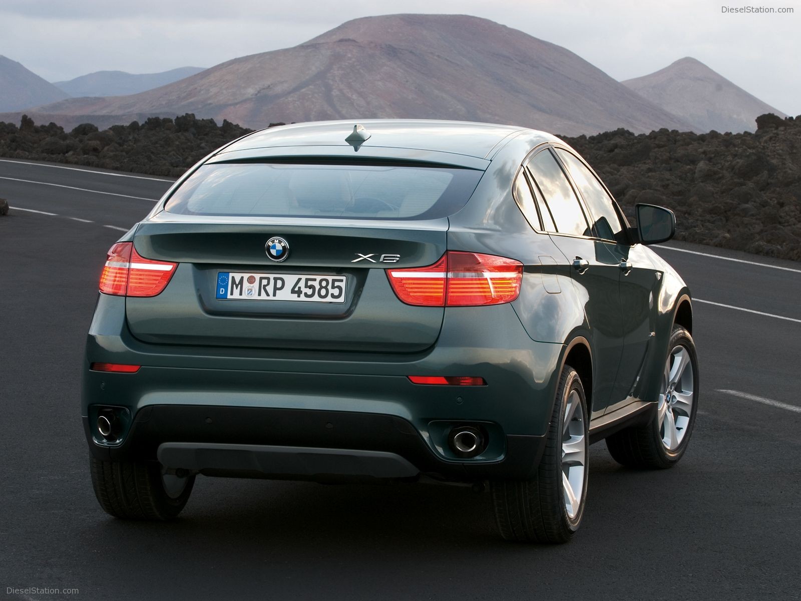 BMW X6 xDrive35i and X6 xDrive50i