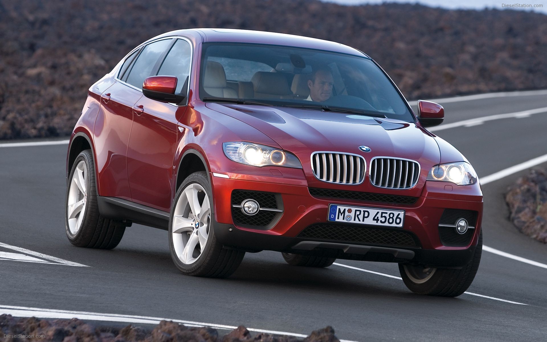 BMW X6 xDrive35i and X6 xDrive50i