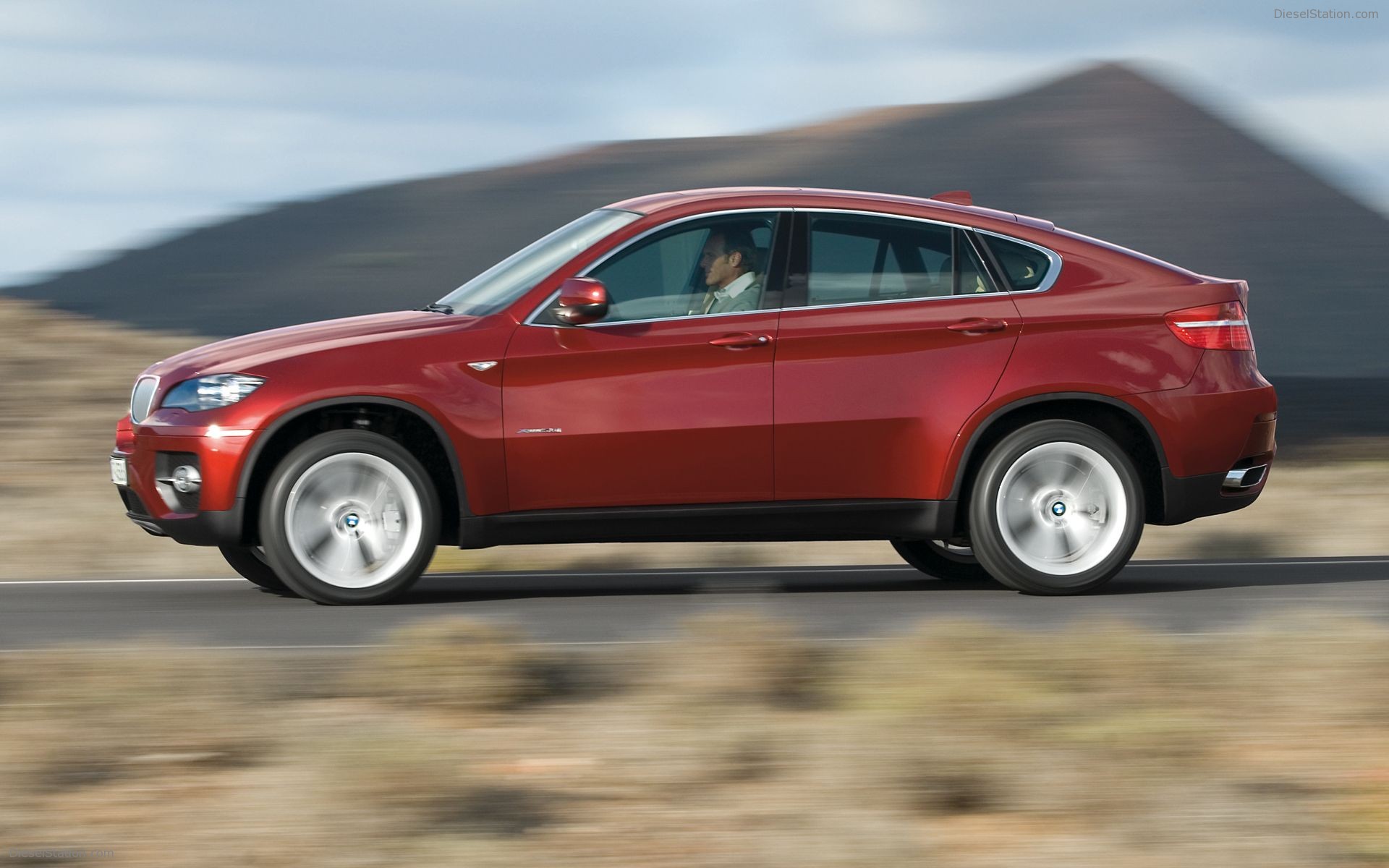 BMW X6 xDrive35i and X6 xDrive50i