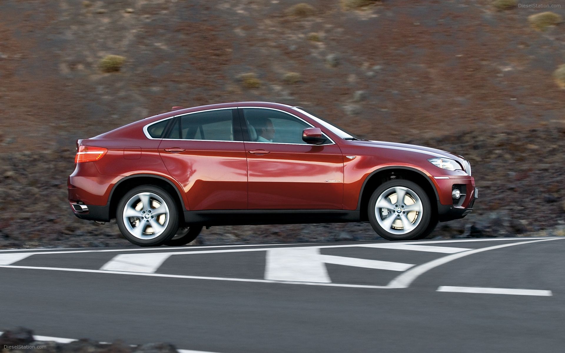 BMW X6 xDrive35i and X6 xDrive50i