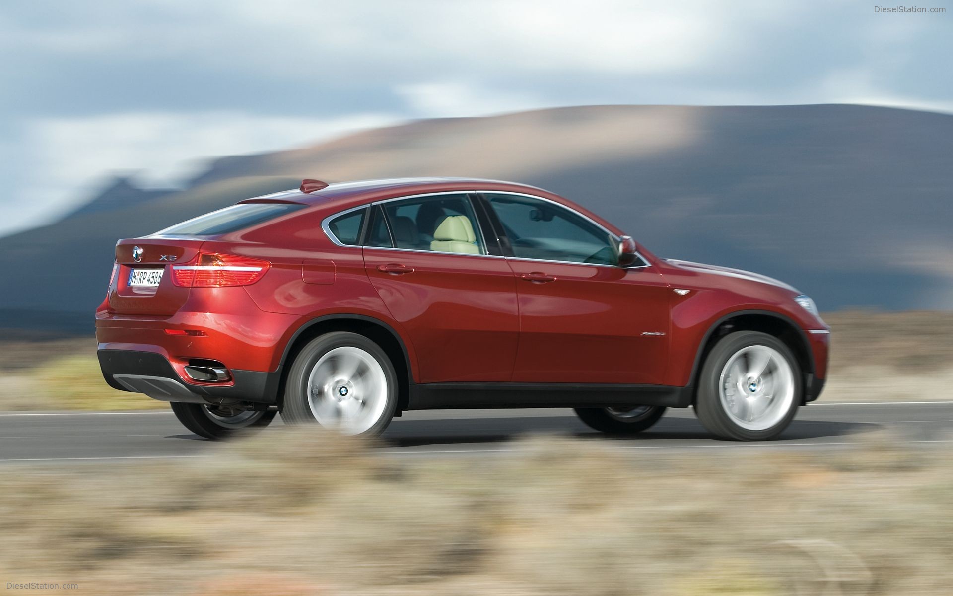 BMW X6 xDrive35i and X6 xDrive50i