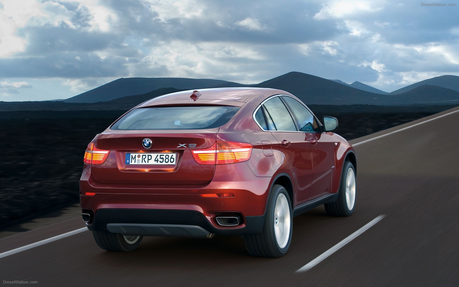 BMW X6 xDrive35i and X6 xDrive50i