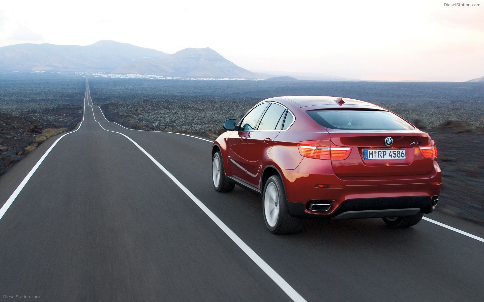 BMW X6 xDrive35i and X6 xDrive50i