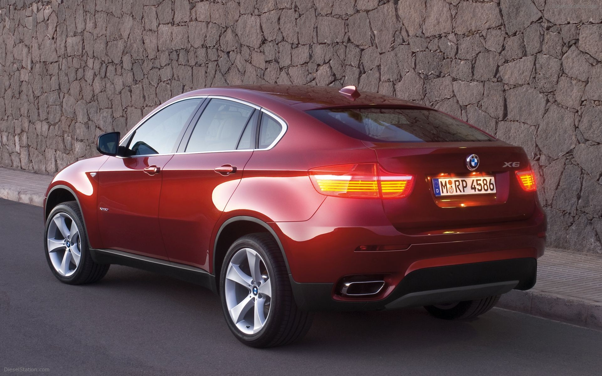 BMW X6 xDrive35i and X6 xDrive50i