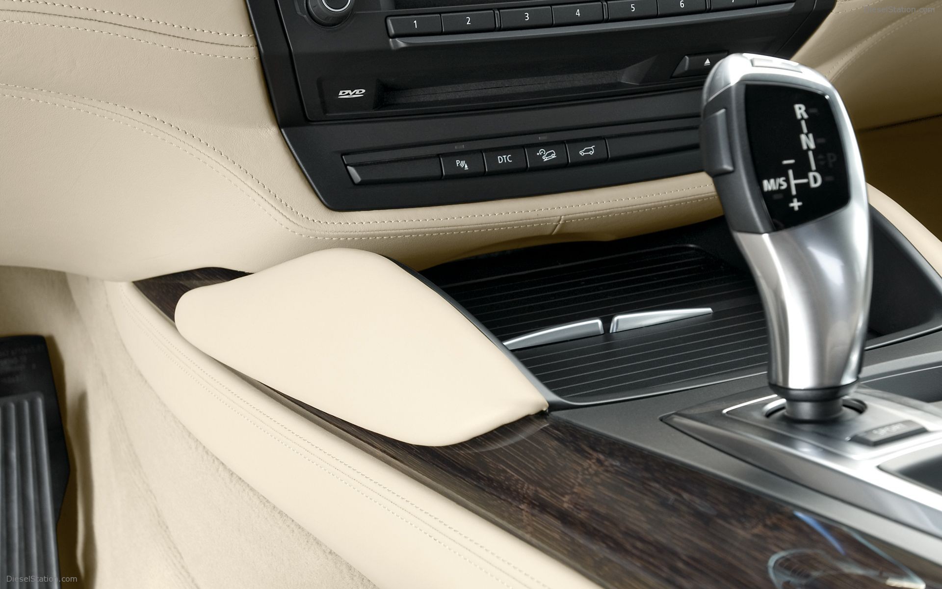 BMW X6 xDrive35i and X6 xDrive50i