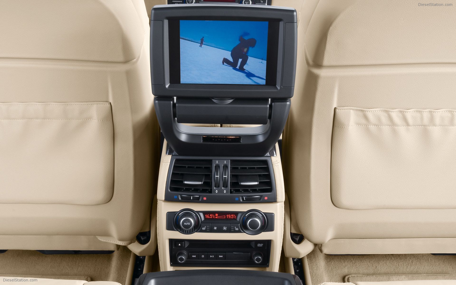 BMW X6 xDrive35i and X6 xDrive50i