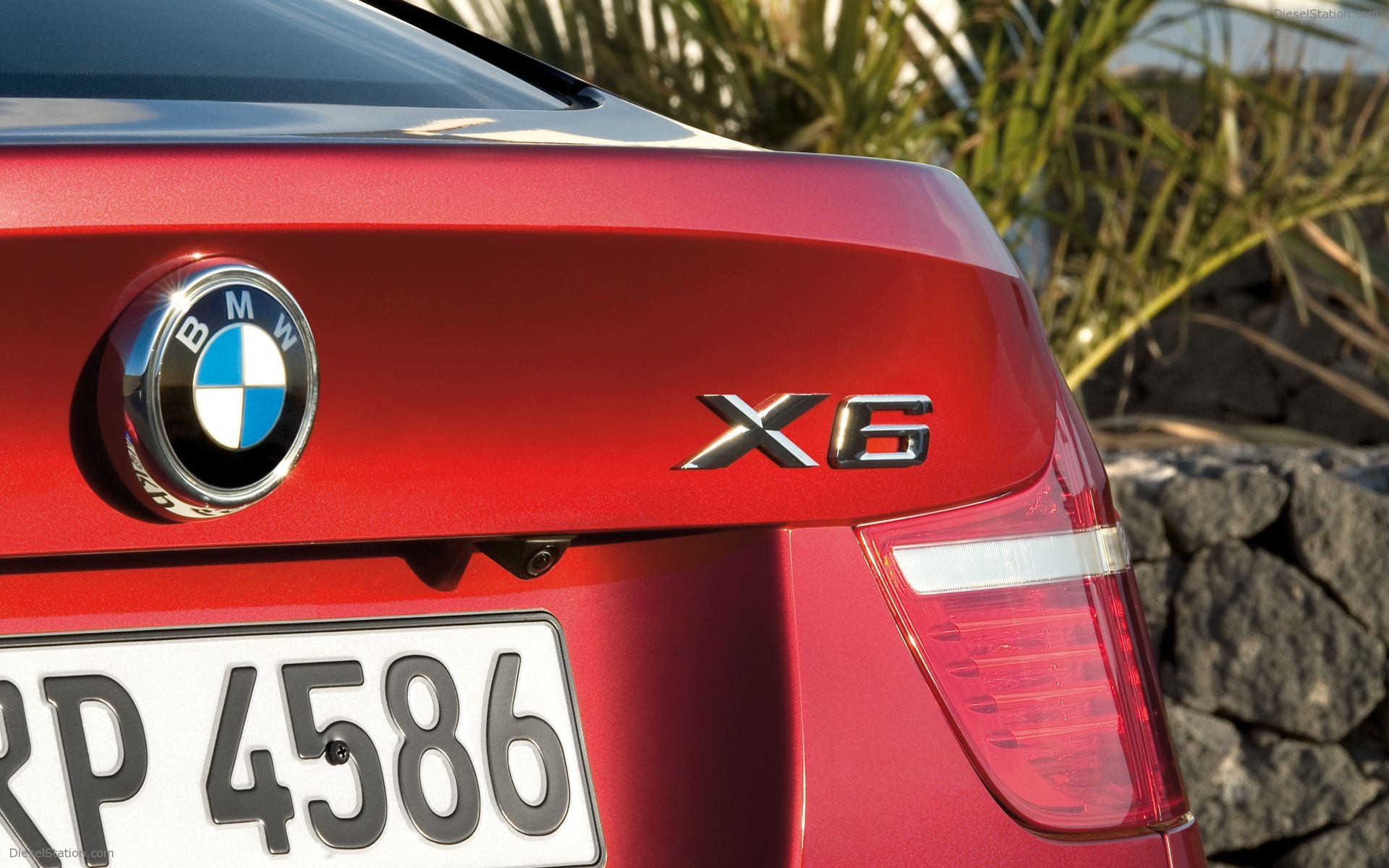 BMW X6 xDrive35i and X6 xDrive50i