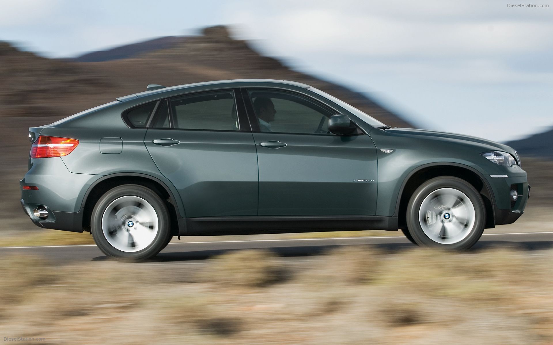 BMW X6 xDrive35i and X6 xDrive50i
