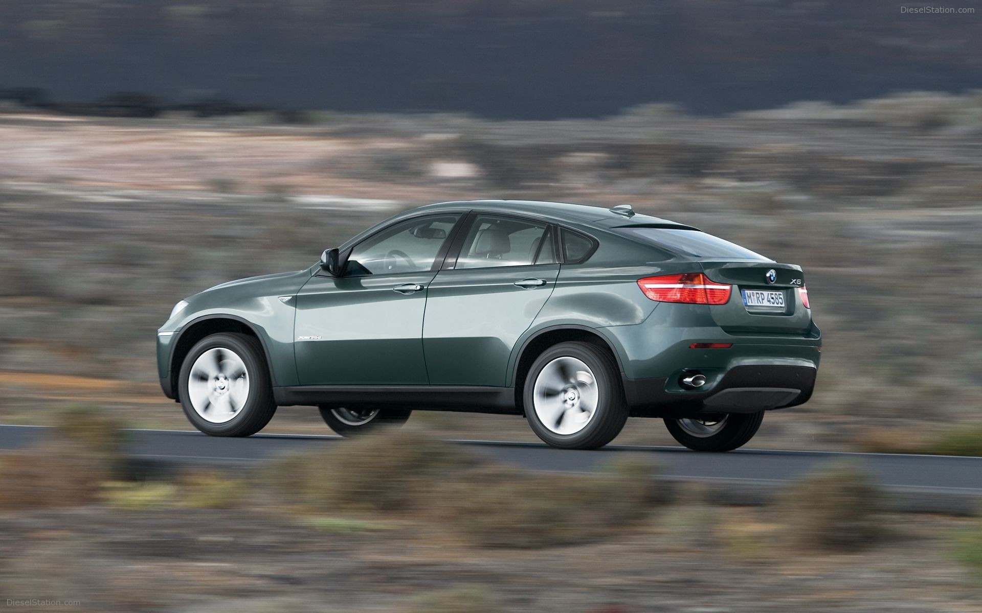 BMW X6 xDrive35i and X6 xDrive50i