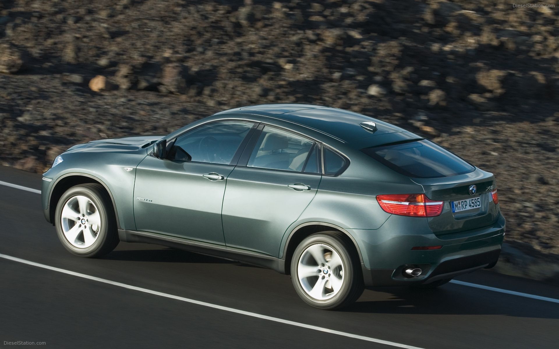 BMW X6 xDrive35i and X6 xDrive50i