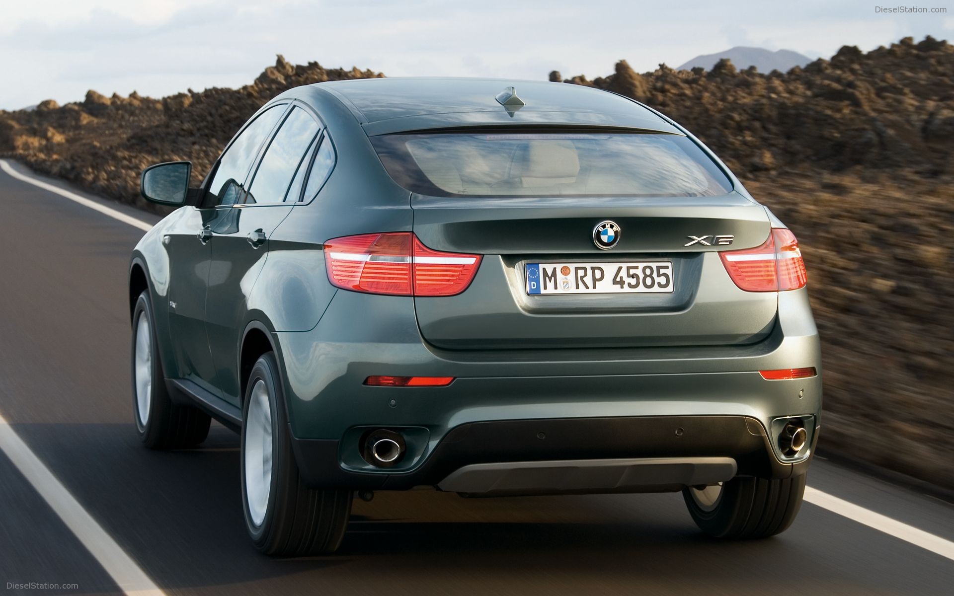 BMW X6 xDrive35i and X6 xDrive50i