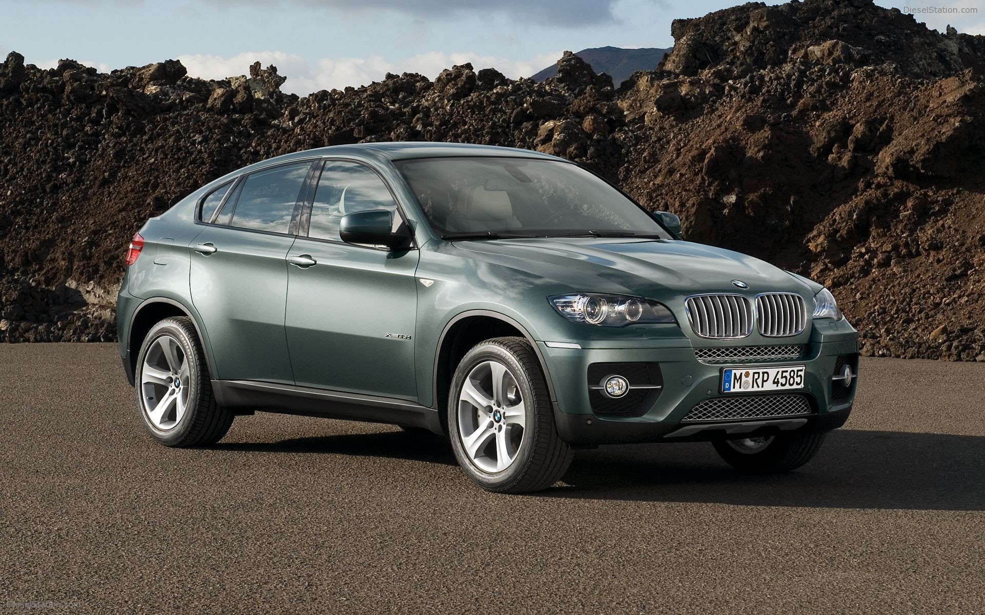 BMW X6 xDrive35i and X6 xDrive50i