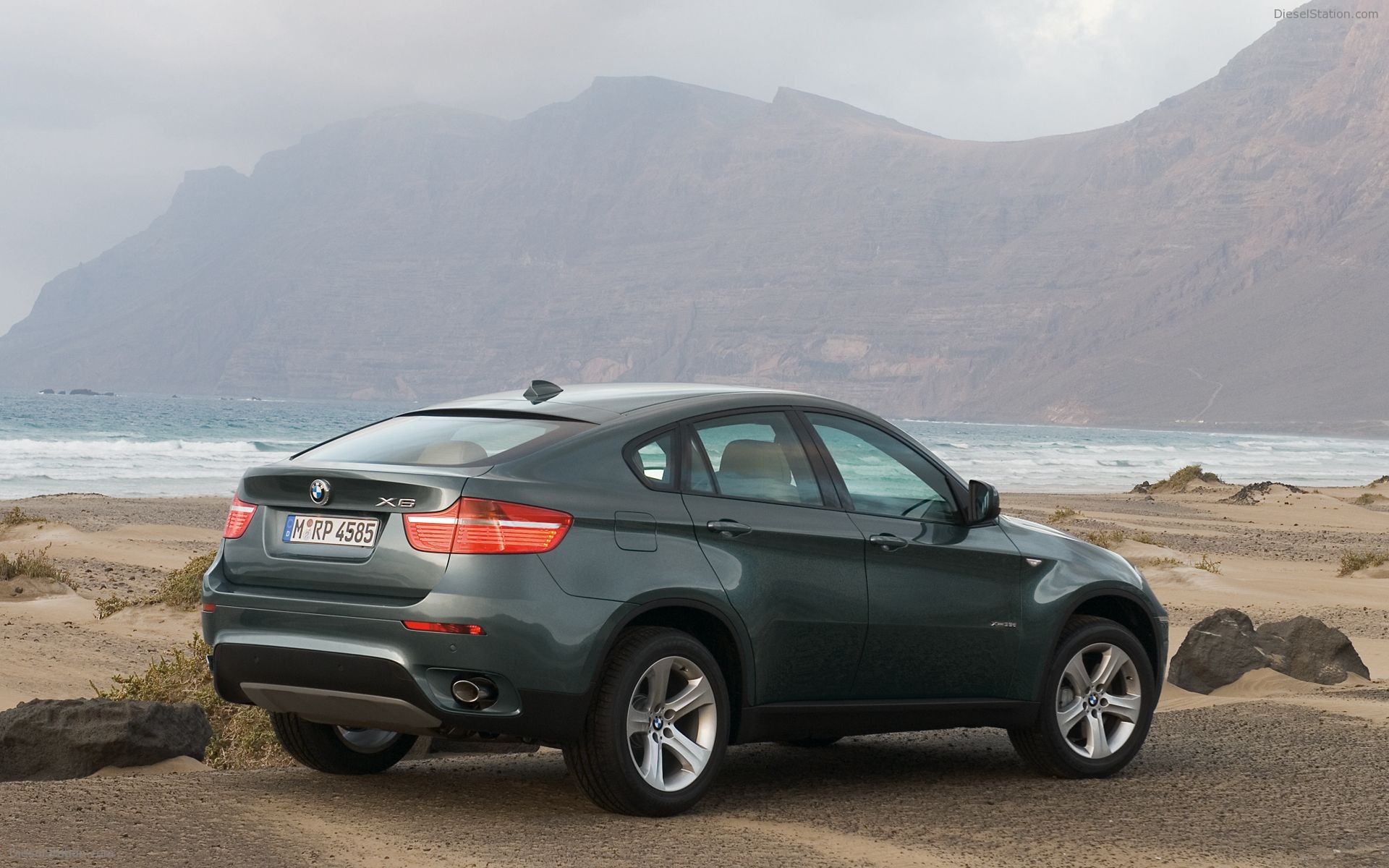 BMW X6 xDrive35i and X6 xDrive50i