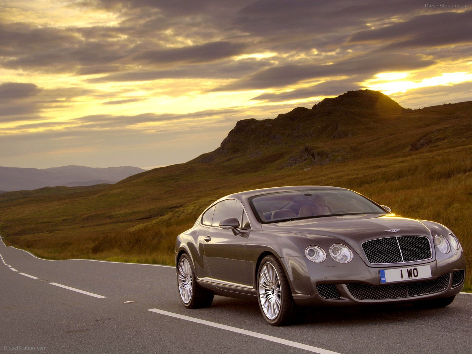 Bentley Continental GT Speed goes 200mph